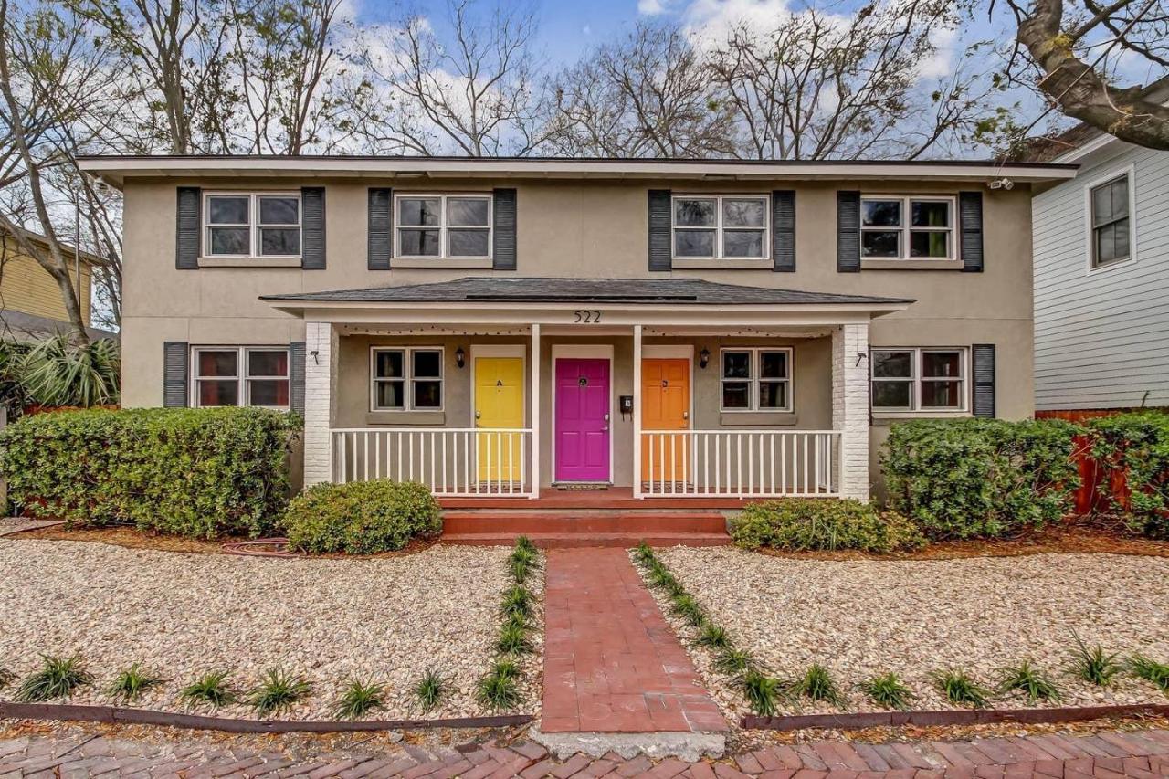 Apartmán Vibrant, Colorful Building With Backyard Firepit And Games *
