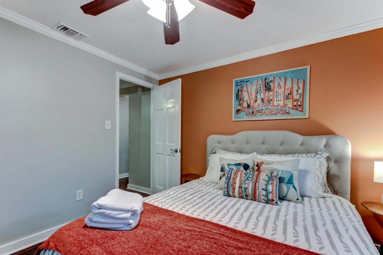 Apartmán Vibrant, Colorful Building With Backyard Firepit And Games Savannah