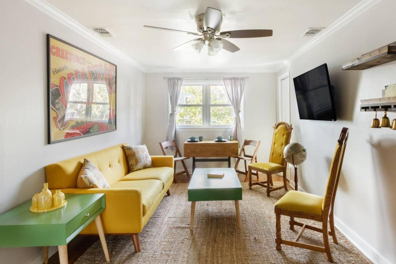 Apartmán Vibrant, Colorful Building With Backyard Firepit And Games Savannah