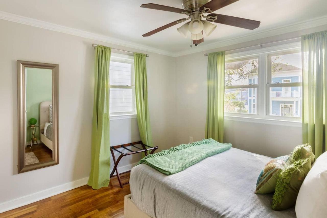 Vibrant, Colorful Building With Backyard Firepit And Games Apartmán Savannah