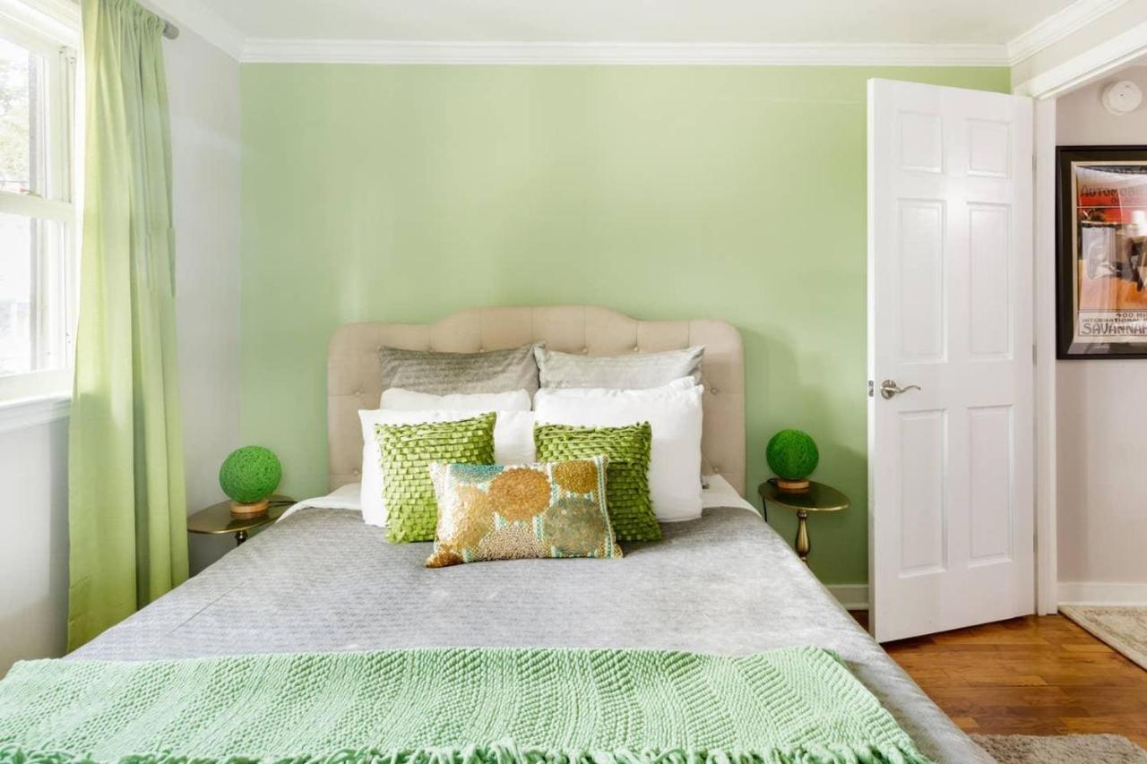 Apartmán Vibrant, Colorful Building With Backyard Firepit And Games Savannah