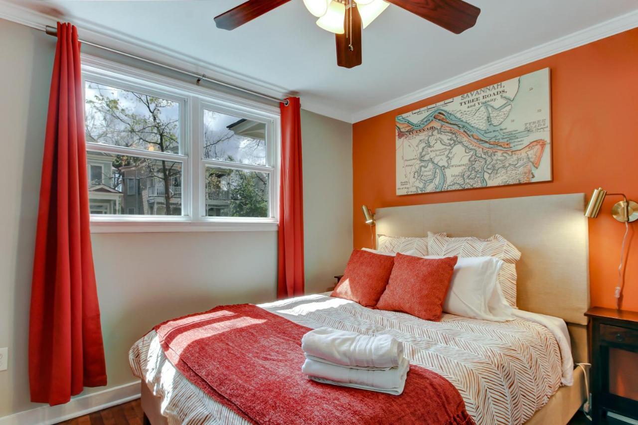 Apartamento Vibrant, Colorful Building With Backyard Firepit And Games Savannah