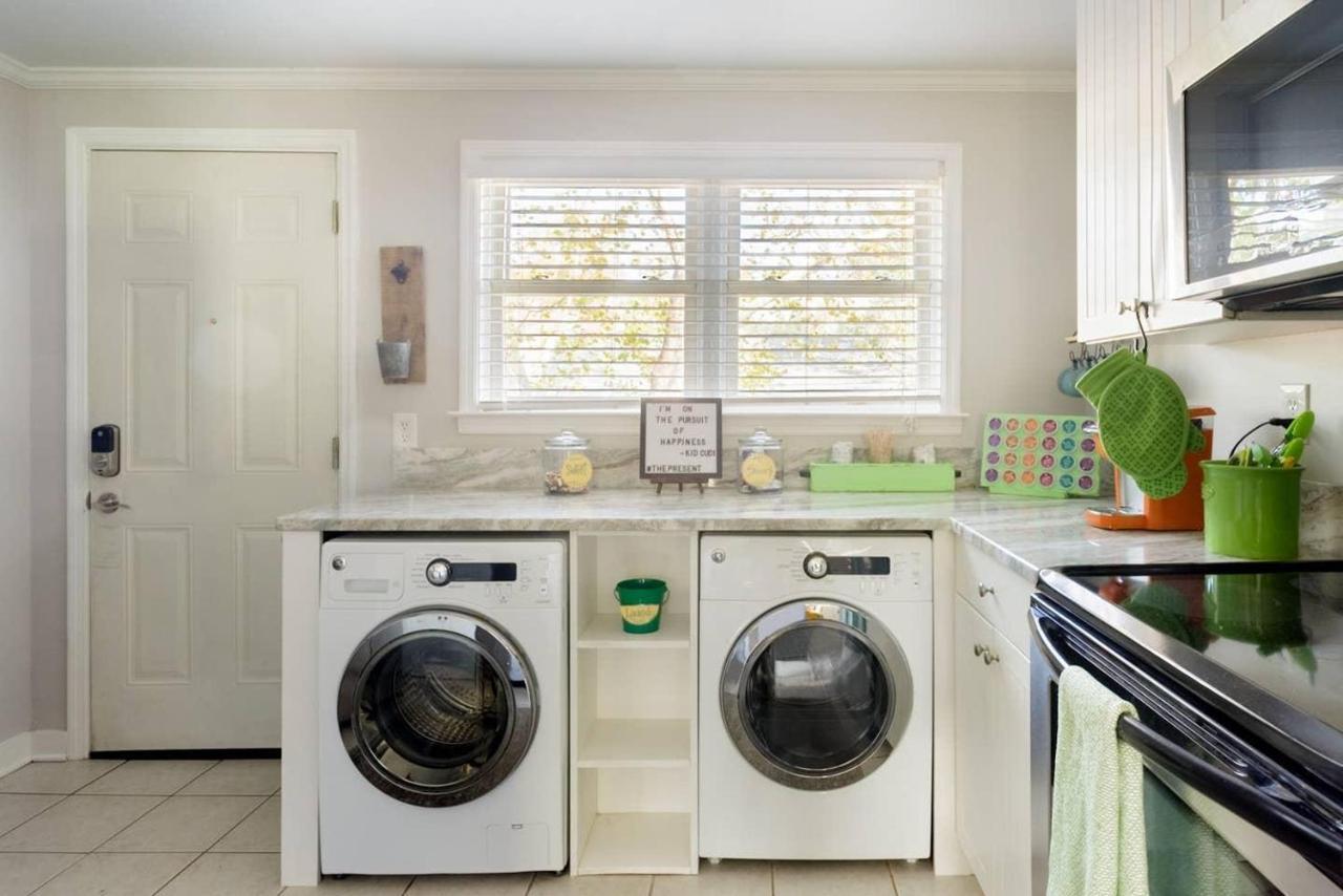 Apartamento Vibrant, Colorful Building With Backyard Firepit And Games Savannah